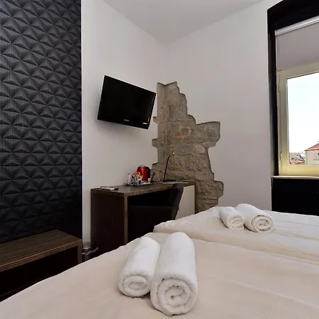 마몬토바 럭셔리 룸스 4* 스플리트