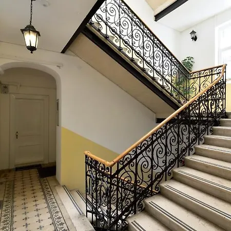 마몬토바 럭셔리 룸스 4* 스플리트