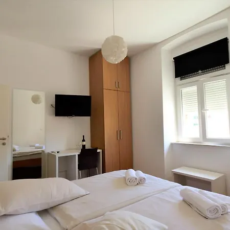 마몬토바 럭셔리 룸스 4*