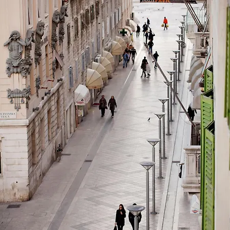 마몬토바 럭셔리 룸스 게스트하우스 4*